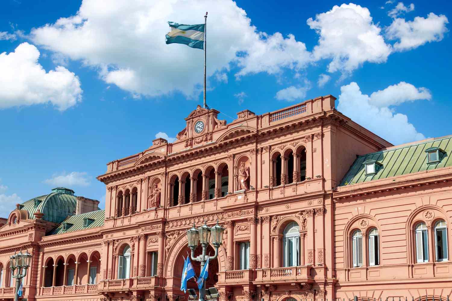 Argentina fecha 2023 com inflação de 211,4% e supera a Venezuela