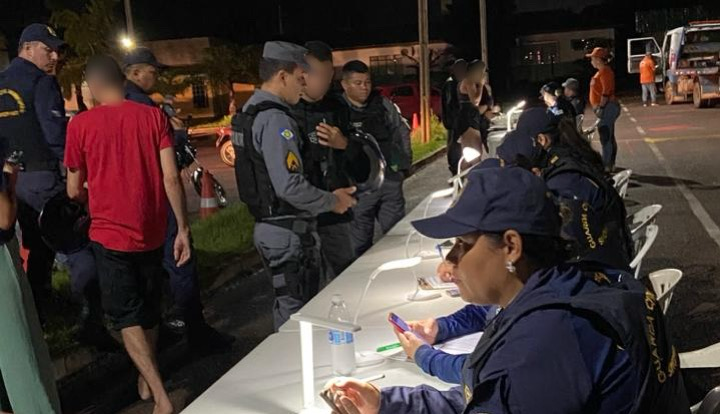 Primeira blitz da lei seca do ano em Sinop tem 7 presos por embriaguez e 54 veículos apreendidos.